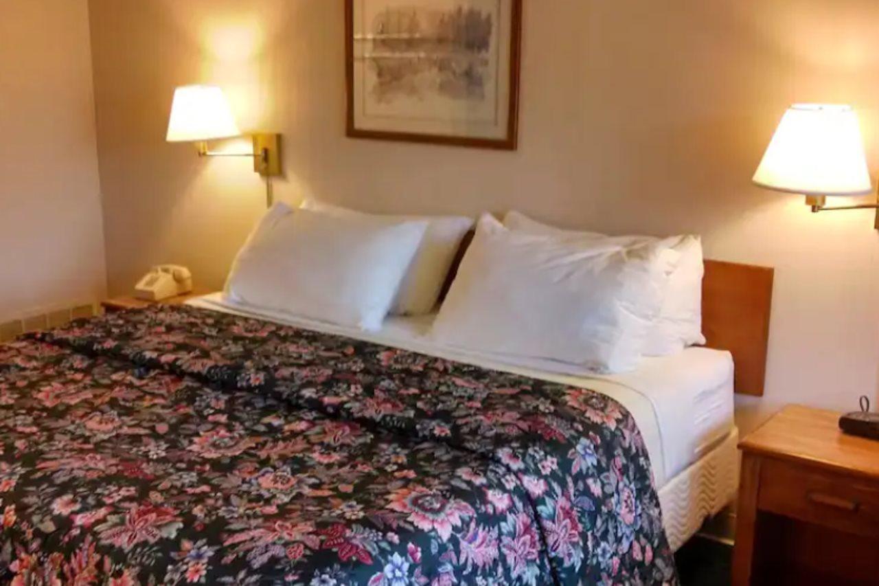 Americas Best Value Inn Marion Nc Exterior photo